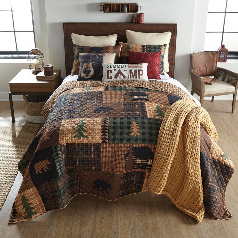 Donna Sharp Full/Queen Bedding Set - 3 Piece - Brown Bear Cabin Lodge Quilt Set with Full/Queen Quilt and Two Standard Pillow Shams - Fits Queen Size and Full Size Beds - Machine Washable - Image 1
